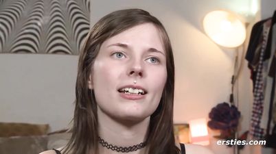 Sam steht auf Fingern und Dildo-Sex - Big tits German brunette girlfriend solo