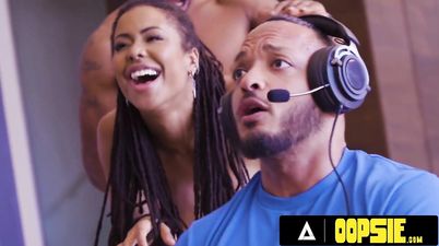 Big Tits Ebony Babe FUCKS PIZZA GUY While BF Is Gaming! - Isiah maxwell