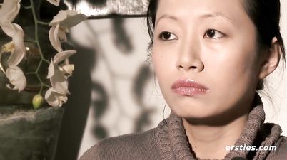 Lüsterne Neuberlinerin befriedigt sich selber - Gorgeous skinny Asian masturbating solo with toys
