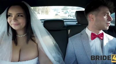 Cheating bride - One Last Time - Reality in public toilet