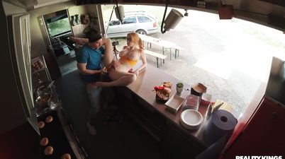 Foxy babe Scarlett Jones gets a deep dicking she wanted so bad