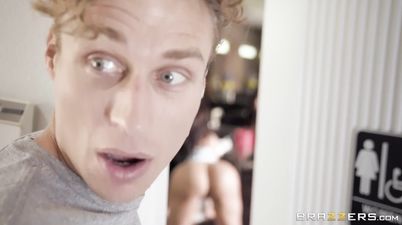 Silicone whore with huge ass gets screwed on the table