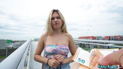 Adventurous Blonde The Flasher On The Bridge For Cash - Martin Gun