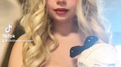 TikTok slut with big boobs - Hd