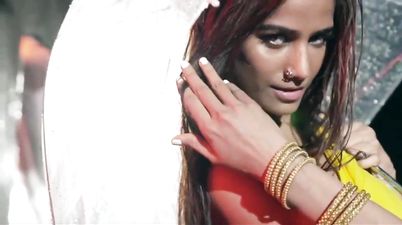Sexy exotic Indian babe dancing Poonam Pandey latest solo