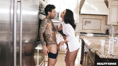 Reality hardcore in the kitchen - Wakey Wakey starring Small Hands, Zanna Blue