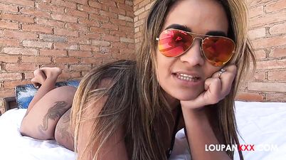 Slut with big butt relaxes in the sun before sex