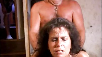Mature mom Traci screwed in amateur video