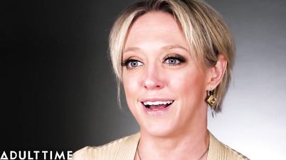 How Women Orgasm With Dee Williams - Blonde Mature Pornstar in Solo Masturbation