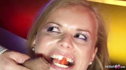 Real Lapdance Milf Dora Talk To No Cond - Dora venter