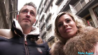 Public Agent hot beautiful Wife Plays With A photography While Her Husbby - Vicky love