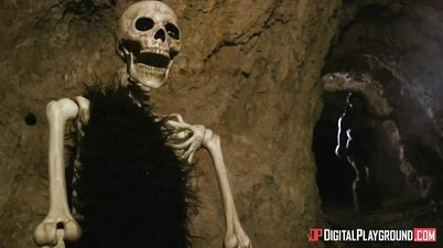 Bosomed hoe August Taylor gets fucked good and proper